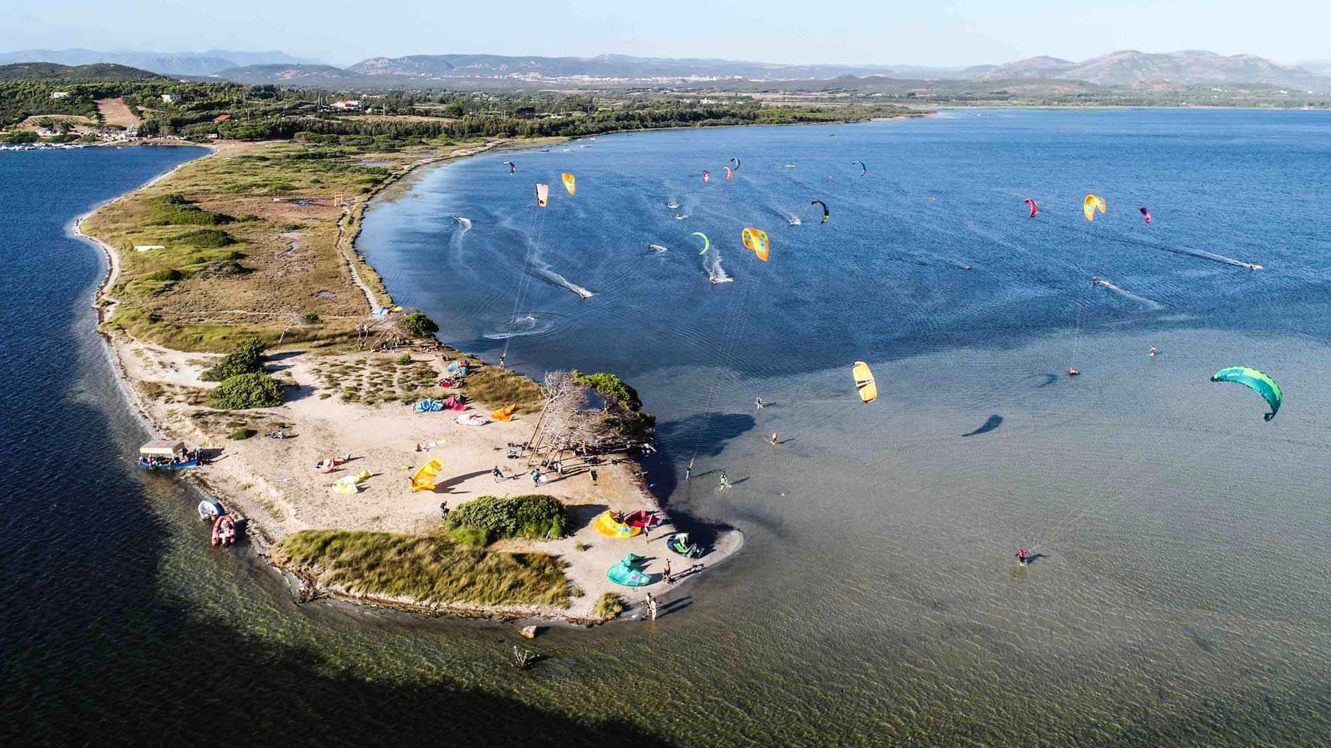 Kitesurf a Punta Trettu, spot flat Sardegna